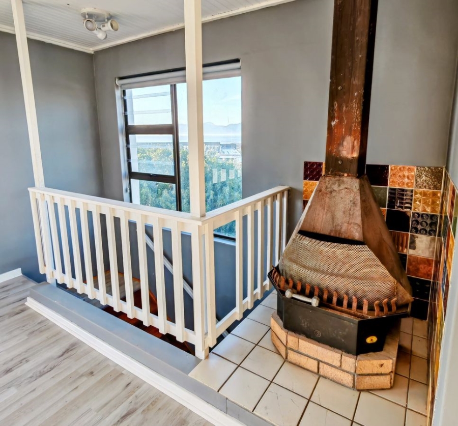 4 Bedroom Property for Sale in De Kelders Western Cape